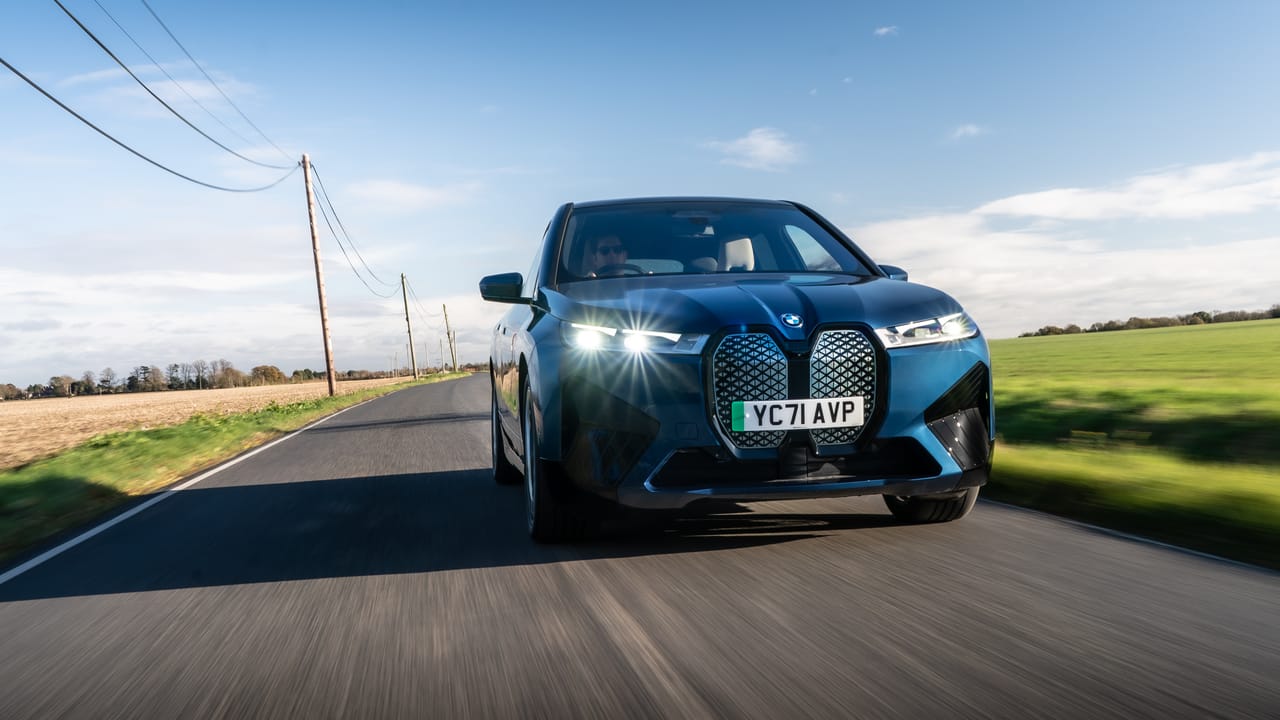 BMW iX xDrive 40 review: the pick of the iX range? Reviews 2025 | Top Gear